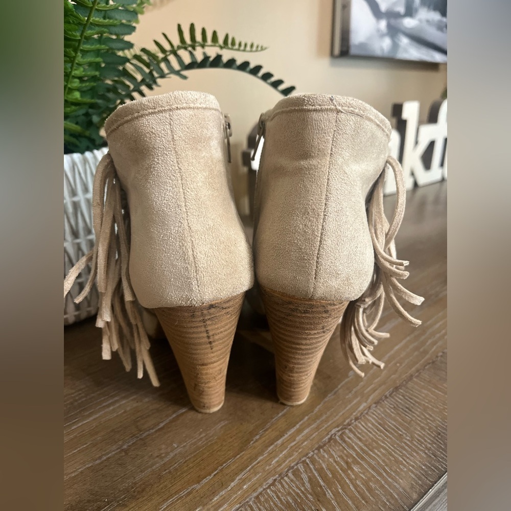 Coconuts By Matisse Size 8 Arlo Cream Faux Suede … - image 6